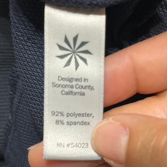 Athleta Women's Navy Blue Midtown Drawstring Cuffed Travel Shorts Size 6 - Picture 5 of 10